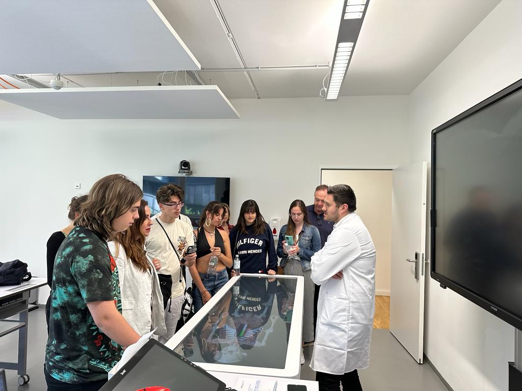 estudiantes en el curso premedico de medicina en Alemania